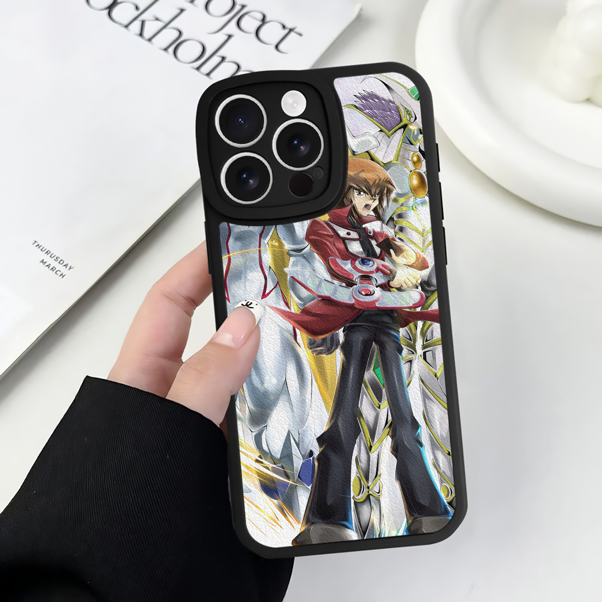 （画像用） 遊☆戯☆王 Yu-Gi-Oh! 【iPhone 16シリーズ対応】シリコンスマホケース（レザー調） 材質：シリコン